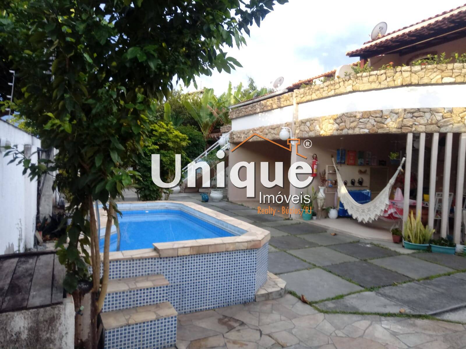 Casa à venda com 2 quartos, 100m² - Foto 1