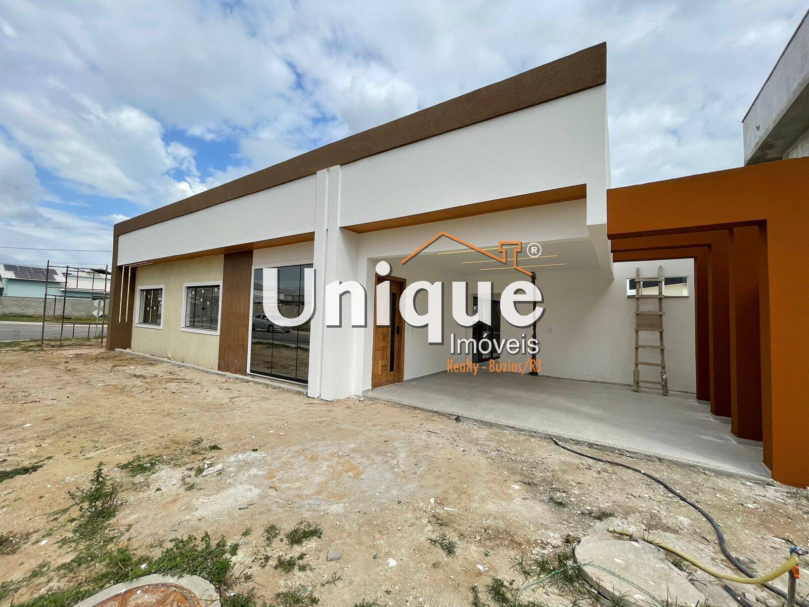 Casa à venda com 3 quartos, 252m² - Foto 2